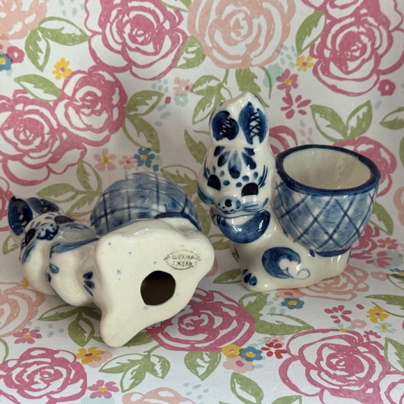 SIGNED Bunny or Rabbit Egg Cups Ceramic or Porcelain Blue White Pair (2) Holiday - Picture 3 of 8